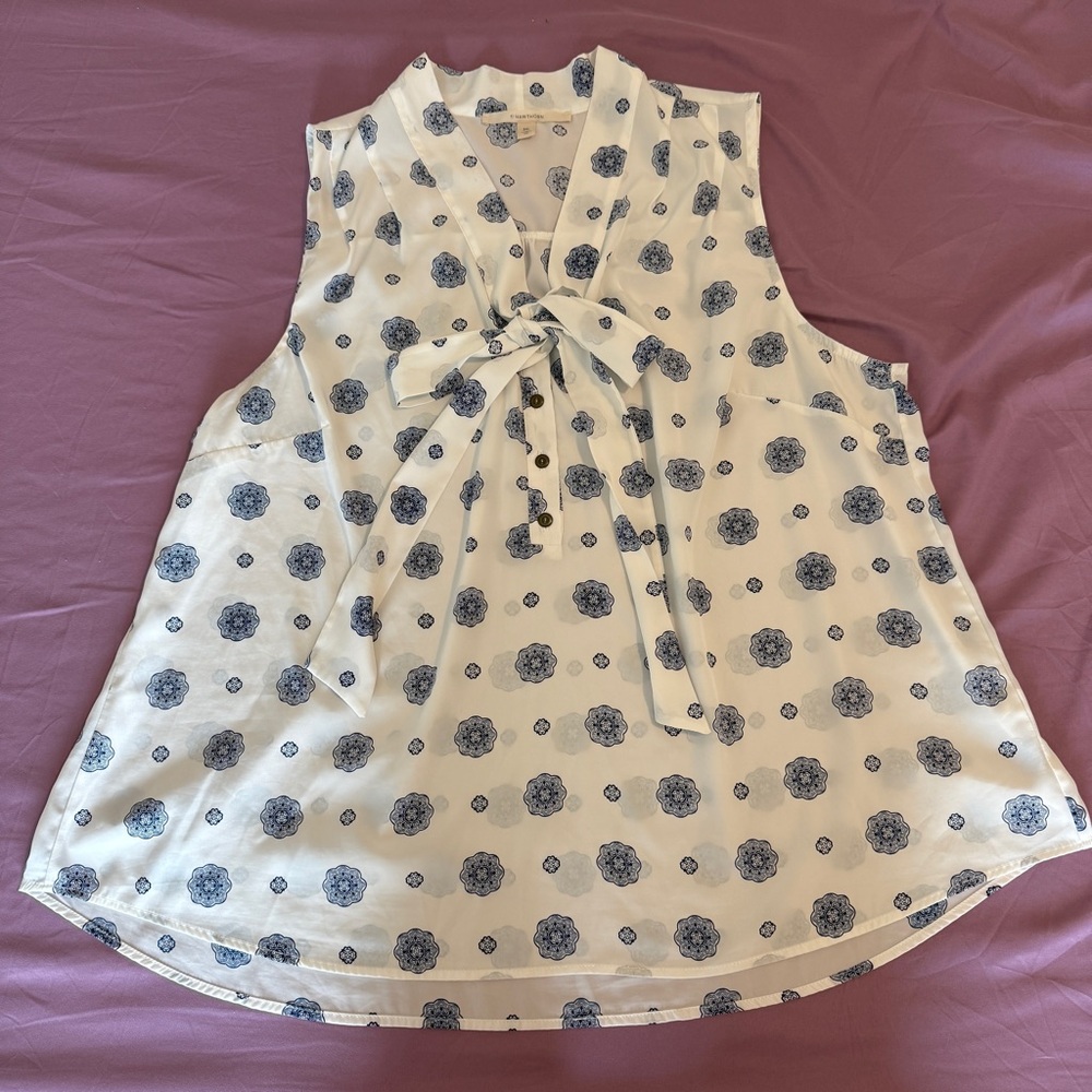 41 Hawthorn Tie-Neck Sleeveless Blouse – Size 3XL